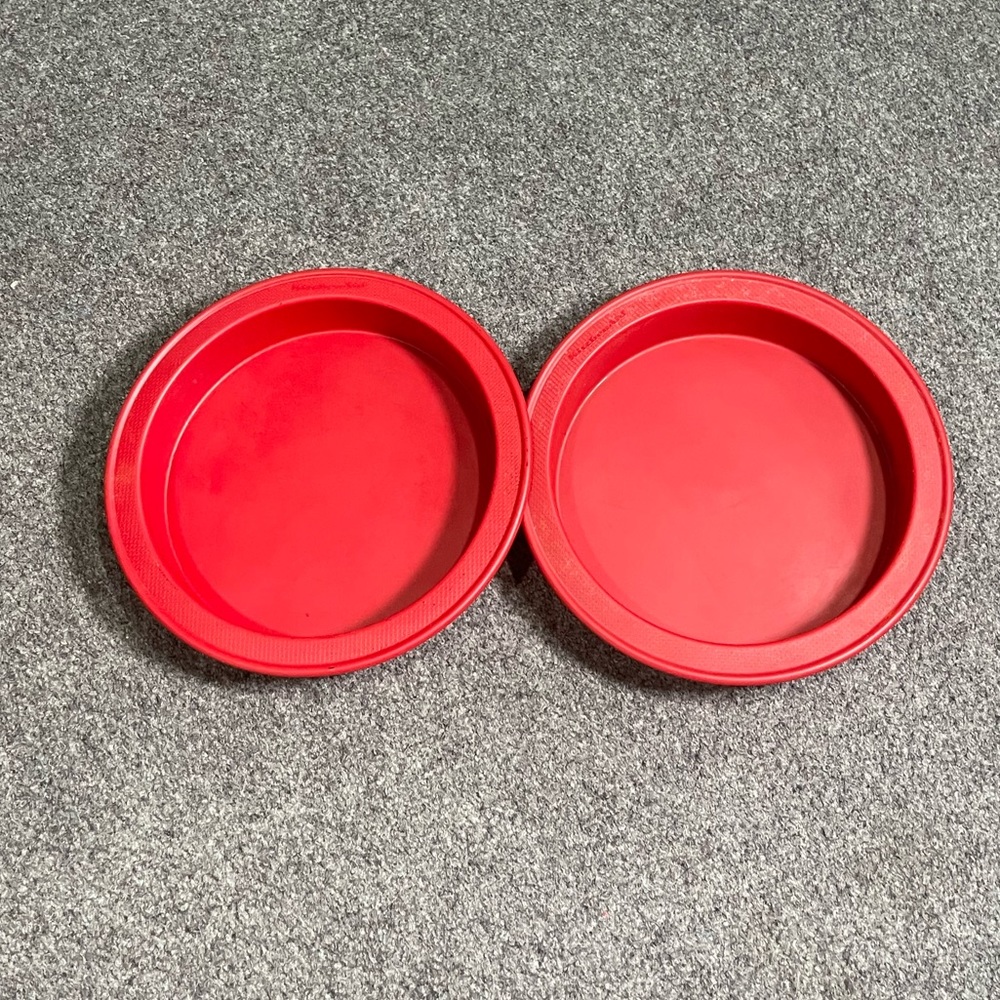 *KitchenAid 9.5" Round Red Cake Pans Set of 2